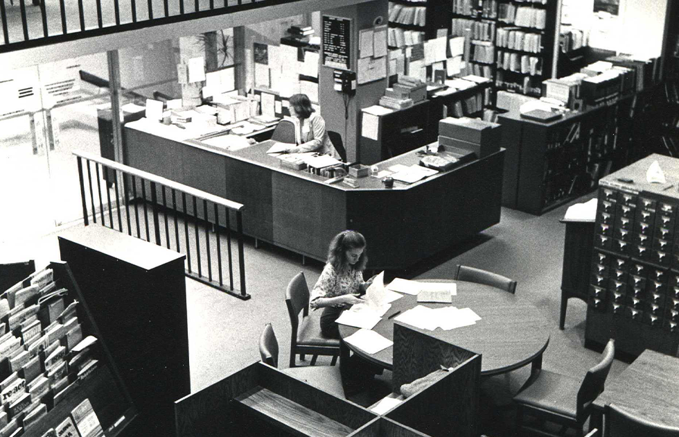 View of the Annenberg Library circulation desk and card catalogue, 1980-81