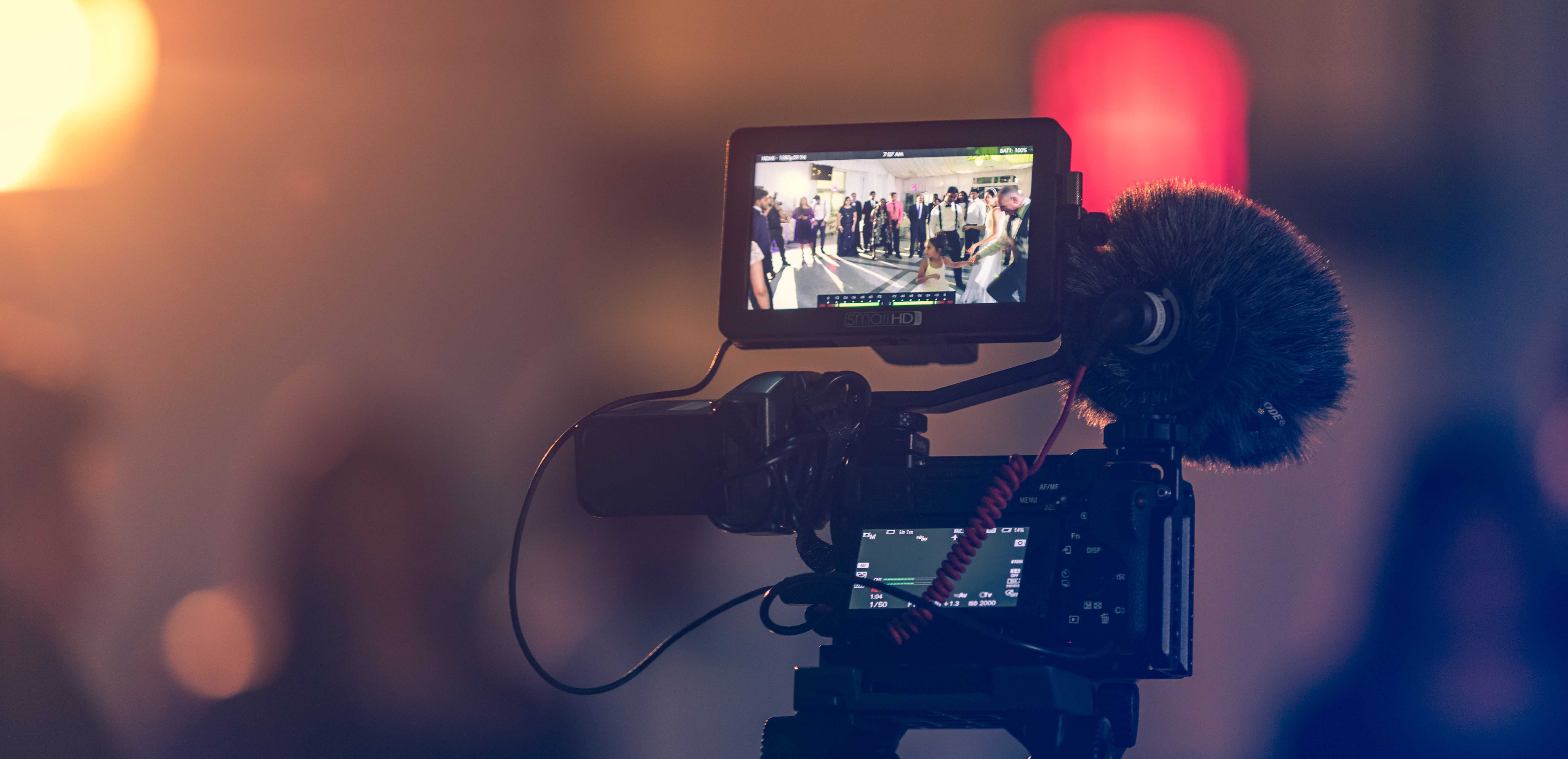 телевизионная камера. современный кинематограф. телекамера в студии. съемочная площадка. кинематограф.