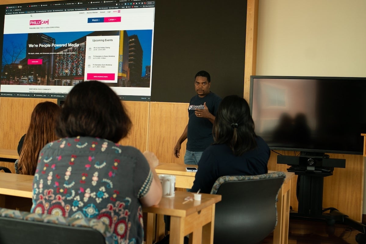 Antoine Haywood speaks to CSUSB visiting students