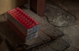 Reig 15 cigarette packs stacked and lined up in a row, photo credit Pau Casals / Unsplash