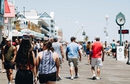 Oscar Bonilla @osky_ on Unsplash, Crowd of people walking on boardwalk during daytime