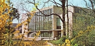 View of the Annenberg Plaza side of the Annenberg School Building in 1968