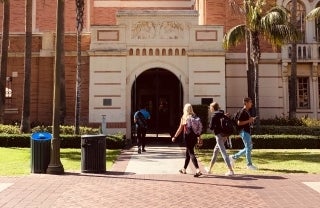 University of Southern California (USC) campus, photo credit Fran / Unsplash