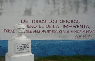 Bust of Jose Marti with the words "De todos los oficios, [blocked word] el de la imprenta, porque [blocked word[ que mas ha ayudado a la dignidad humana" - Jose Marti