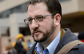 Headshot of Craig Aaron