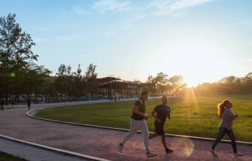 Photo of people running outside. Photo credit: Alex McCarthy / Unsplash