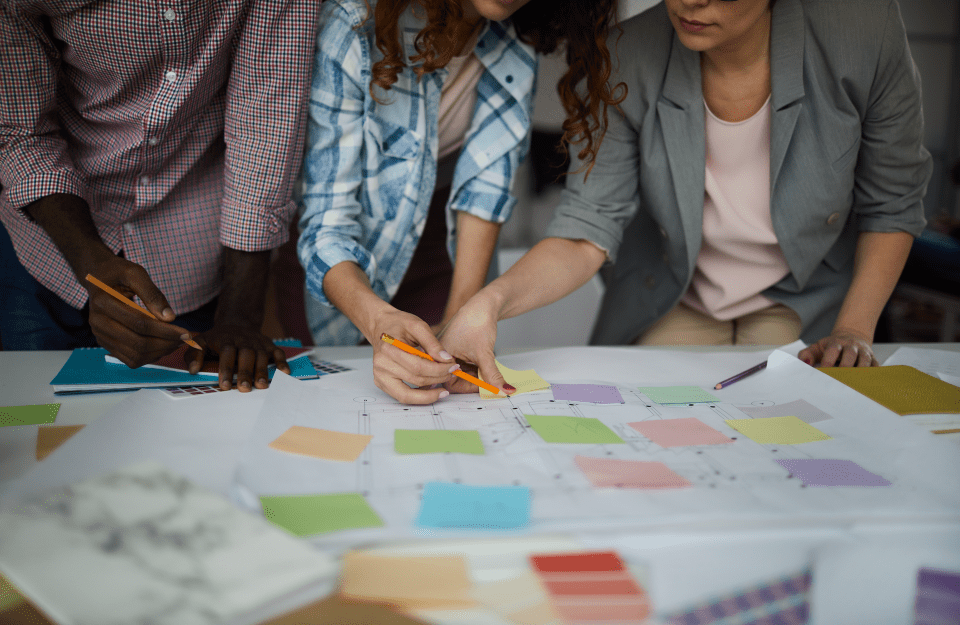 People with post its in a brainstorming meeting
