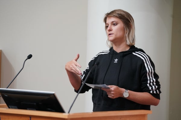 Hanna Brögeler presenting